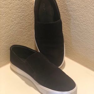 VINCE Suede Slip-on Sneaker